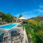 Villa Regina -hidden Eden With Treehouse & Heated Pool
