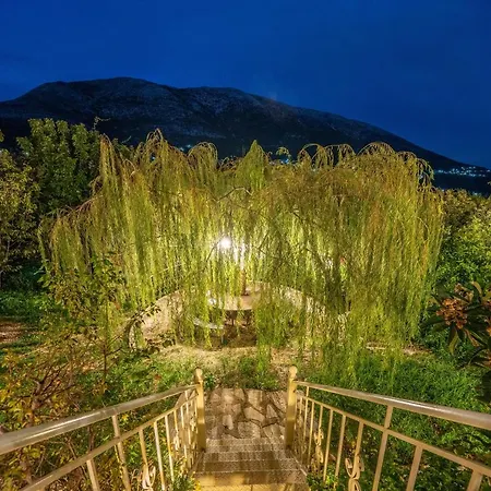 Villa Regina -Hidden Eden With Treehouse & Heated Pool Agia Efimia