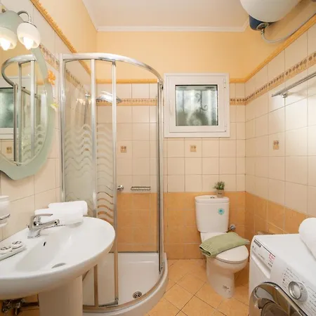 Villa Villa Regina -Hidden Eden With Treehouse & Heated Pool