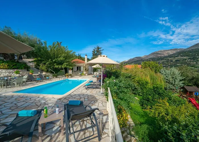 Villa Regina -hidden Eden With Treehouse & Heated Pool