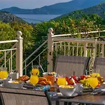 Villa Regina -hidden Eden With Treehouse & Heated Pool