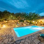 Villa Regina -hidden Eden With Treehouse & Heated Pool Ajía Effimía