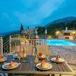 Regina -hidden Eden With Treehouse & Heated Pool